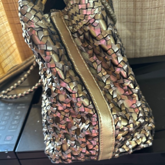 Warren Reed Metallic Woven Handbag - Picture 4 of 6